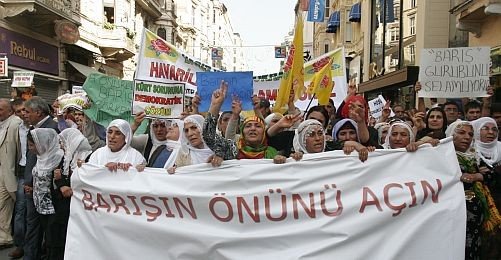 DTP, "Barış Grupları"nı Taksim Eylemiyle Karşıladı
