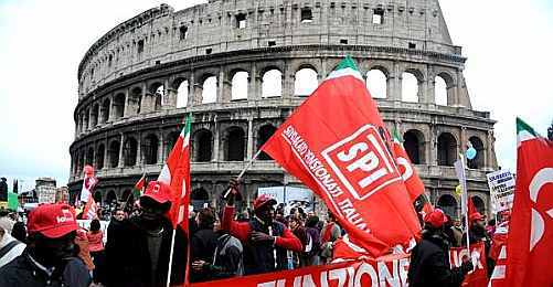Roma'da 200 Bin Kişi Irkçılığa ve Ayrımcılığa Karşı Yürüdü