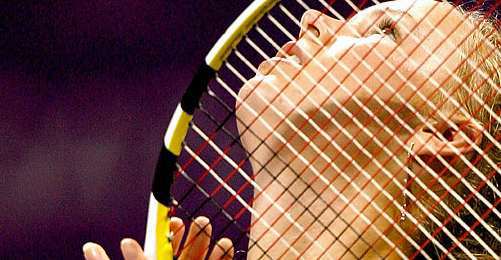 Wozniacki, Önce Krampı Ardından da Zvonareva'yı Yendi