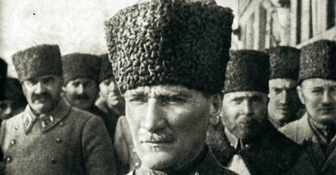 Atatürk ve Devrimler Üzerine 7000 Eser