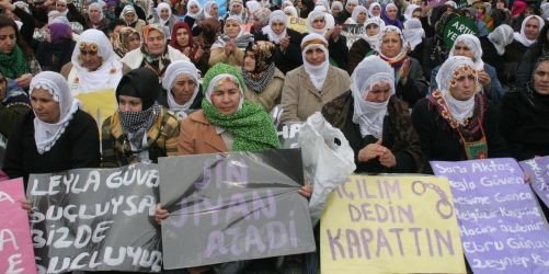 Kadınlar BDP'lilerin Serbest Bırakılması İçin Oturdu