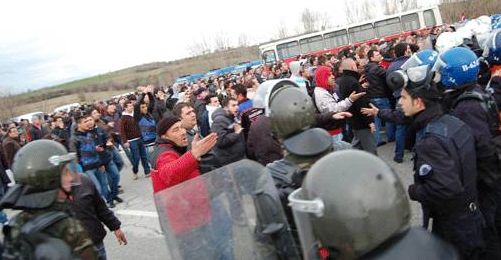 Edirne, Erzincan ve Kars'ta Ülkücüler Saldırdı, Polis Seyretti