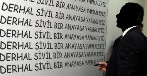 HRW: Türkiye'nin Önceliği Yeni Anayasa Olmalı