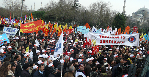 İstanbul'da Binlerce Kişi TEKEL İşçileri İçin Yürüdü