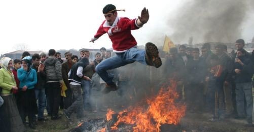 Newroz'unu Söyle Kim Olduğunu Söyleyeyim
