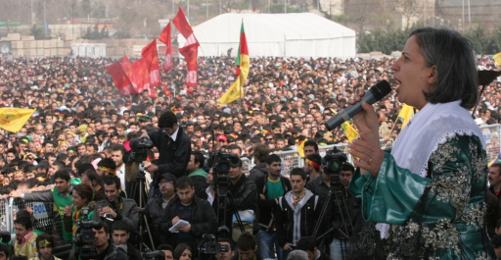 İstanbul'da Newroz'u Kutlayanlar Muhatapları Gösterdi
