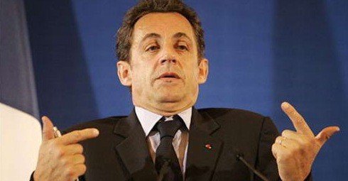 Sarkozy'ye Sarı Kart