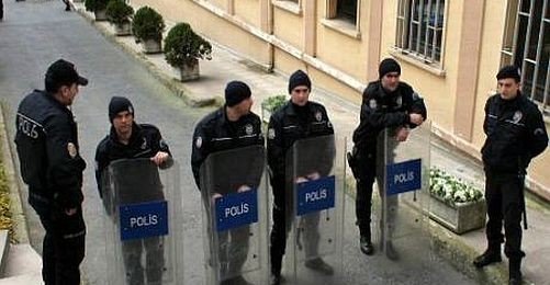 "Balyoz"dan 86 Gözaltı; İki Savcı Görevden Alındı