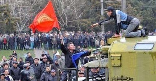 Kırgızistan'da Muhalefet Yönetime El Koydu