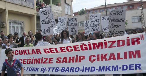 Siirt'te Çocuk İstismarına Karşı Yürüyüş