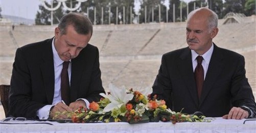 "Yunanistan'la Türkiye BM ve AGİT Yardımıyla Silahsızlanabilir"