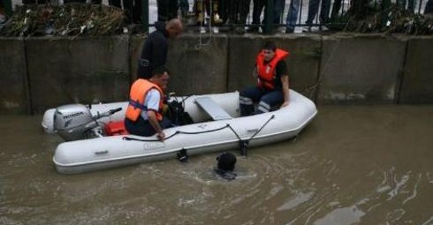 Belediye İşçisi Yağmur Suyu Tahliyesi Sırasında Öldü