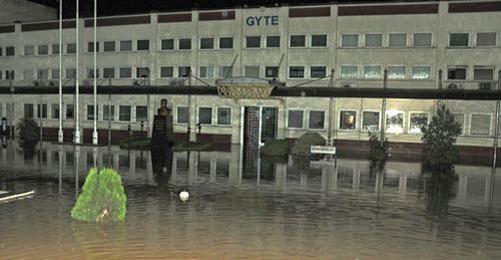 Flood Warnings for 15 Provinces - at least 1 Person Drowned