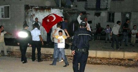 Erzurum'da BDP Konvoyuna Saldırı
