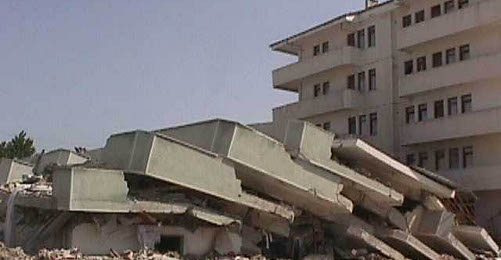 AKP 17 Ağustos Depremini Unuttu: Referandum Öncesi İmar Affı