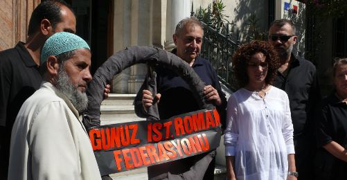 Türkiyeli Romanlar Fransa'nın Romanlara Ayrımcılığını Protesto Etti