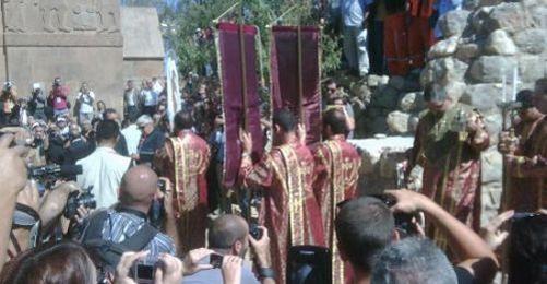 Armenian Christians Celebrate First Mass after 95 Years in Akdamar