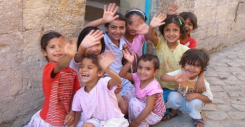 Türkiye'de Çocuklar, Şiddet ve Yoksulluk Kıskacında