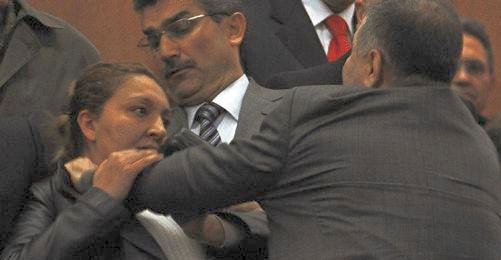 Savcı, YÖK Başkanı Özcan'la İlgili Takipsizlik Kararı Verdi
