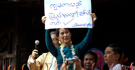 Aung San Suu Kyi'den Cuntaya Uzlaşma Çağrısı