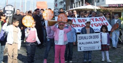 Aleviler "Asimilasyona Karşı" İzmir'de Oturma Eylemindeydi