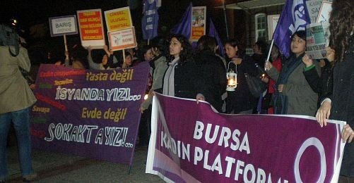 Kadınlar Bursa'da Kadına Yönelik Şiddete Karşı Yürüdü