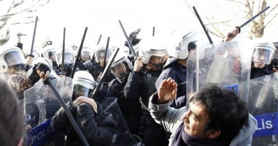 Erdoğan'ı Protesto Eden ODTÜ'lülere Polis Şiddeti