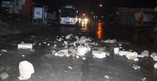 İstanbul'da Cemevi'ne Taşlı Saldırı