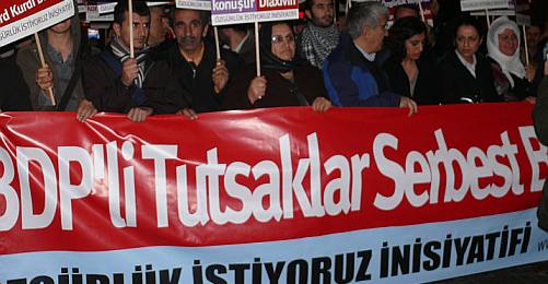 Kürtler İstanbul'da KCK Davası İçin "Özgürlük" İstedi