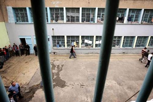 Cezaevindeki Hastalar Adli Tıp'ta Sıra Bekliyor