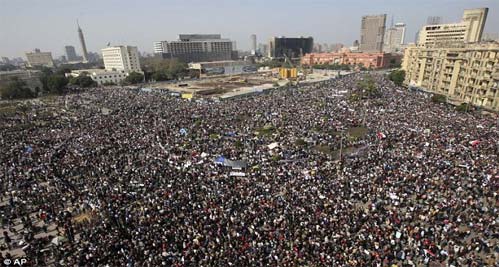  Bir Milyonu Aşkın Mısırlı Mübarek'e "Git" Diyor