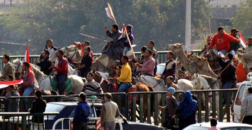"Tahrir Meydanına Saldıranlar Polisler ve Çeteler"