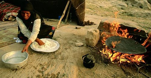 Düzkan ve Çiftçi Viranşehir Komünündeki Mutfağı Tartışıyor