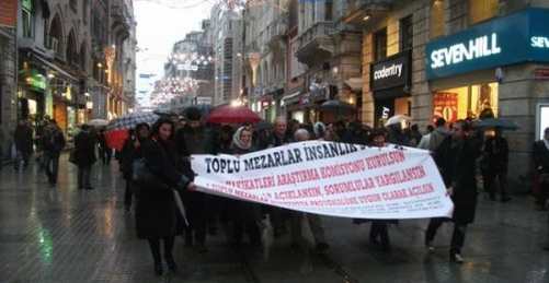 İstanbul'da Avukatlar Toplu Mezarlar İçin Yürüdü