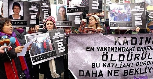 Feministler Kadın Katline Karşı Kadıköy Adliyesi'nde