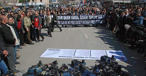 Tutuklu Gazeteciler İçin Ankara'da İkinci Büyük Yürüyüş