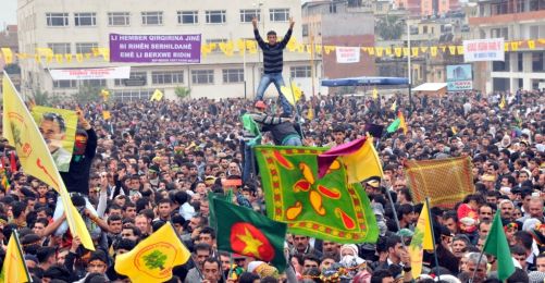 Newroz Alanlarında Öcalan'a Özgürlük İstendi