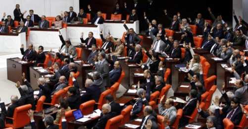 Libya Tezkeresi Meclis'te Kabul Edildi