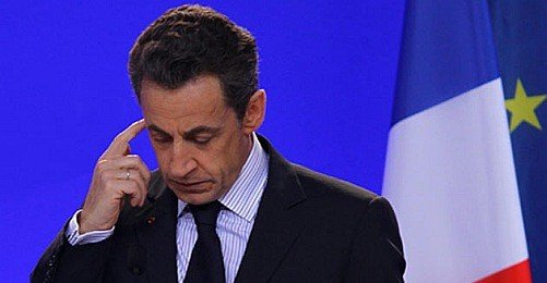 Sarkozy'nin Gemisi Su Alıyor