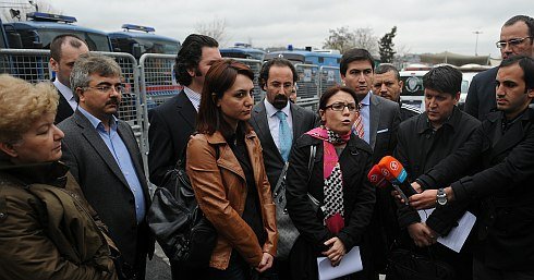 "Açılan Davalar, Gazetecilerin Çalışmasını Fiilen Engelliyor"