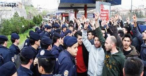 Ankara Üniversitesi'nde Gerginlik Sokağa Taştı; Bir Öğrencinin Durumu Ağır