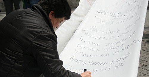 Galatasaray'da Barış ve Kardeşlik Mesajları Yazıldı 