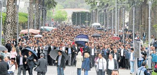 İzmir Barosu'ndan Belediyeye "Yolsuzluk" Baskınına Tepki