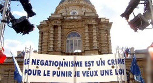 Fransa Ermenileri "Soykırım" Tasarısının Reddini Kınadı