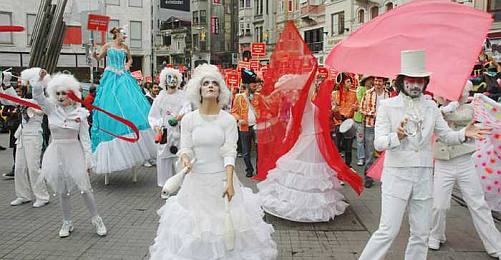 AIDS Mum Işığı Anması İlk Kez Türkiye'de Yapılacak