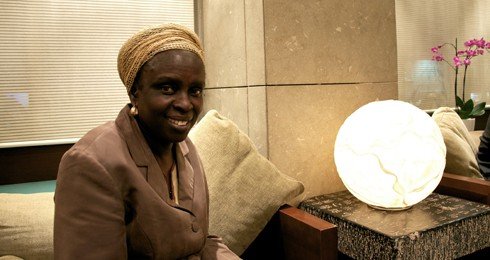 Bir Kadının Paris'ten Dakar'a Kesintisiz Mücadelesi