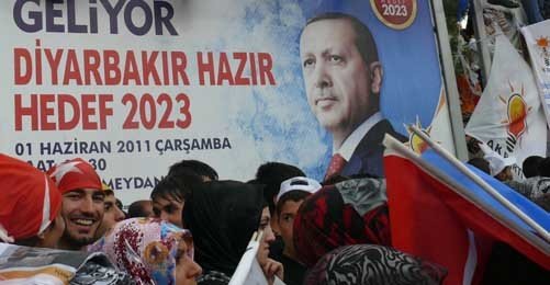 Başbakan (Diyarbakır'da) Suçlamaya Devam Etti