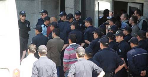 Hopa Gözaltılarında Altı Tutuklama