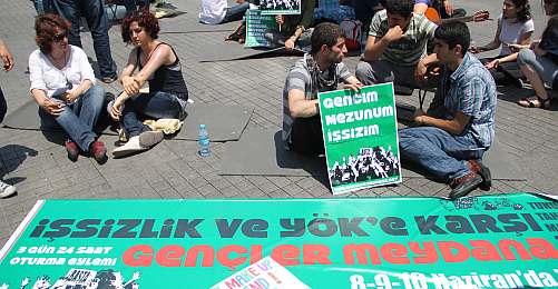 Öğrenciler Taksim'de Üç Günlük Oturma Eyleminde 
