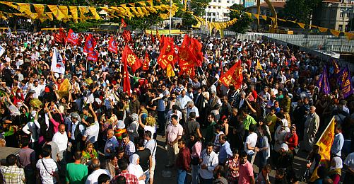 Blok Kadıköy'de "Seçim"i Kutladı 